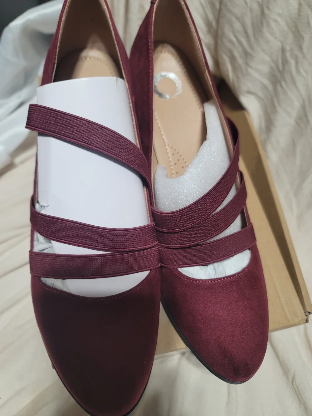 Journee Collection Loren Wine Faux Suede Heeled Pumps Size 10 NIB